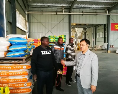 Afrika kliyentlər Parkson pig fur manufacturing workshopni ziyaretdir